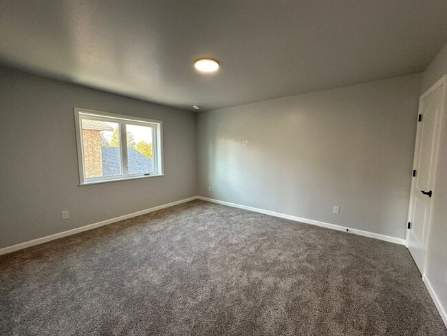 Building Photo - New Energy Efficient Constuction!