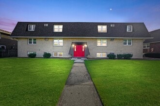 Building Photo - 609 E 3rd St