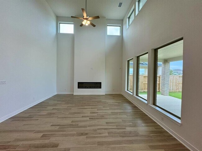 Building Photo - 31019 Sun Vly Dr