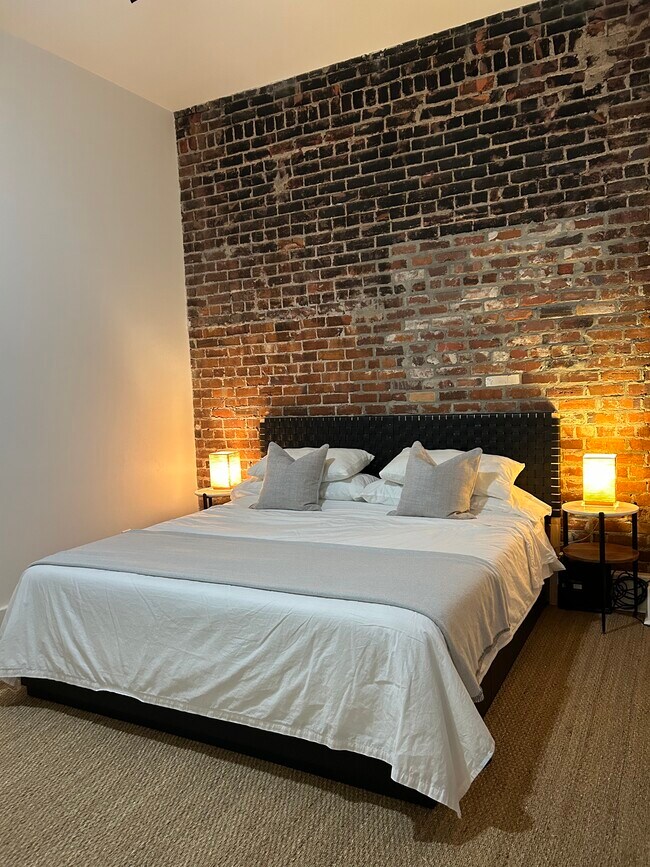 Building Photo - 20 W Oglethorpe Ave