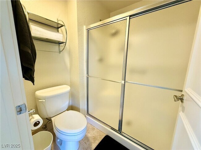 Building Photo - 270 E Flamingo Rd