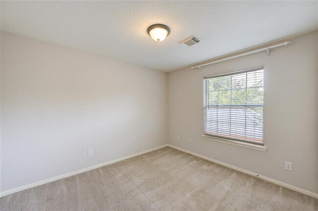Building Photo - 6114 Breezy Hollow Ln