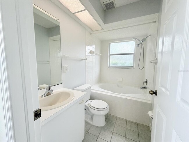 Building Photo - 20 Emerald Bay Dr