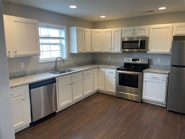 Building Photo - 515 Hilton Way