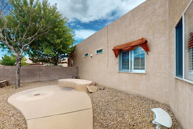 Building Photo - SE Rio Rancho 3 Bedroom  2 bath  2 car garage