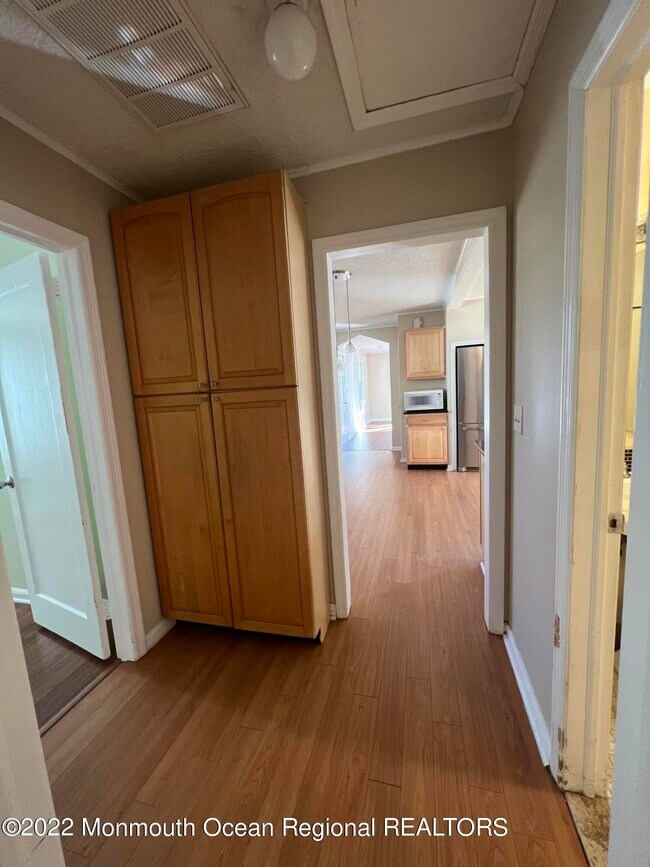 Building Photo - 451 Harnell Ave