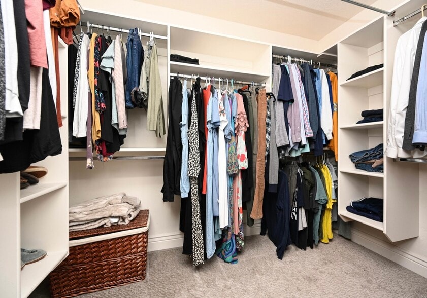 Master walk-in closet - 145 E 620 S