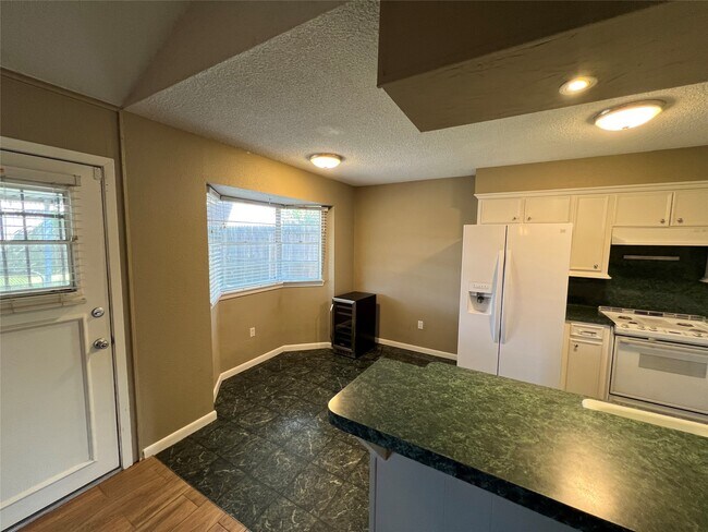 Building Photo - 6010 Hoover St