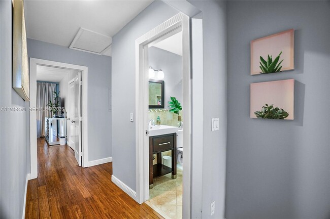 Building Photo - 505 Maplewood Dr