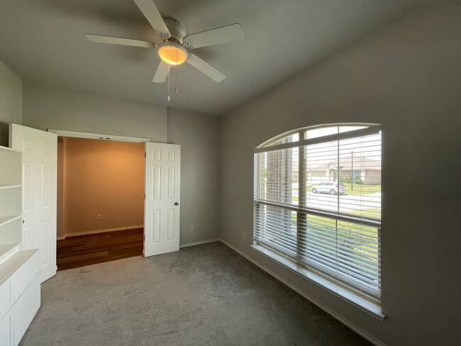 Building Photo - Available Now | Modern Single-Story 3 Bed, 2 Bath | Separate Office/Den | Big Yard | Pet Restrict...