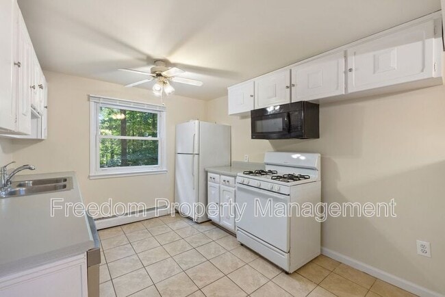 Building Photo - 14309 Fairmont Ct