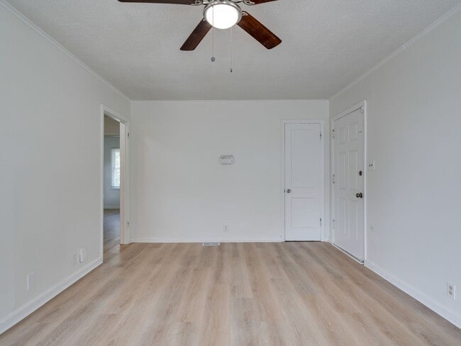 Building Photo - 139 Darnell Pl