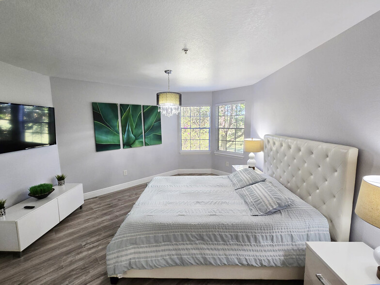 Master bedroom - 7340 Westpointe Blvd