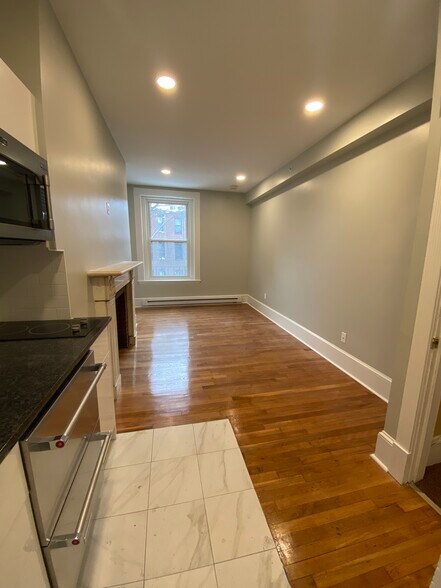Building Photo - 399 Marlborough St