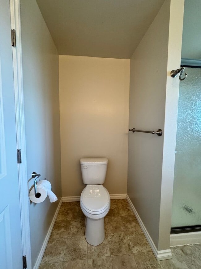 Building Photo - Large lower valley home, freshly remodeled...