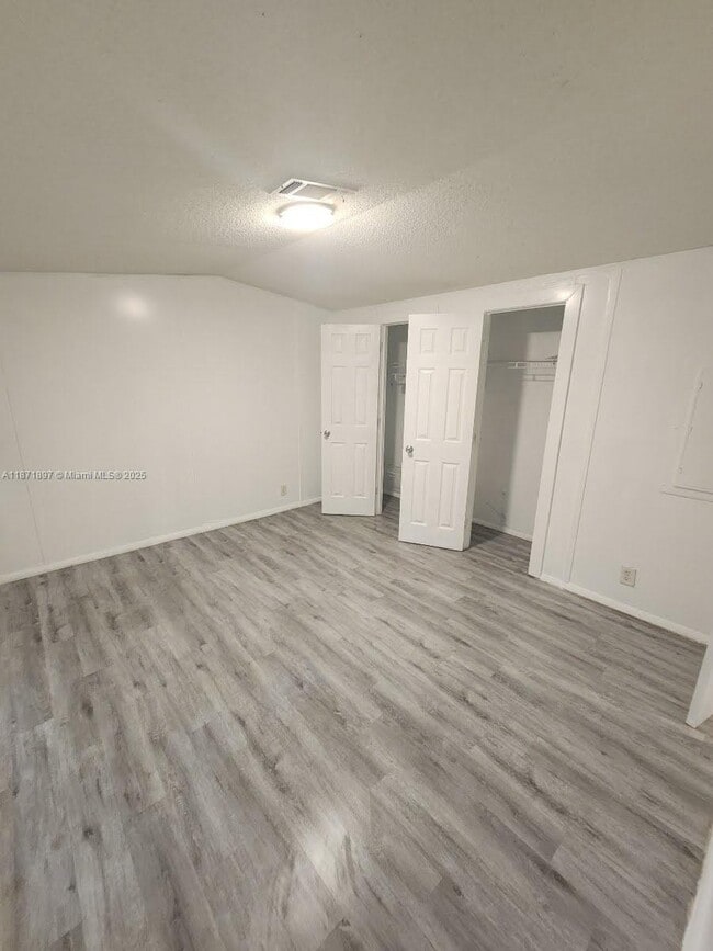 Building Photo - 11908 Cove Pl