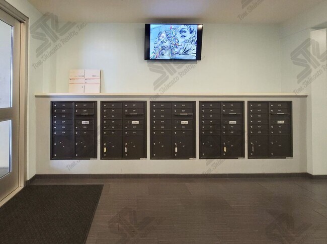Building Photo - AVAILABLE SOON - 1BR / 1Bath / 1Pkg - Rent...