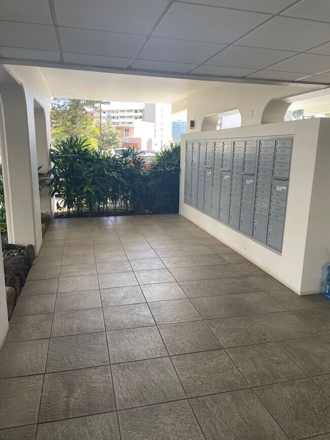 Building Photo - Victoria Plaza - Makiki/Punchbowl - 2/2/1 ...