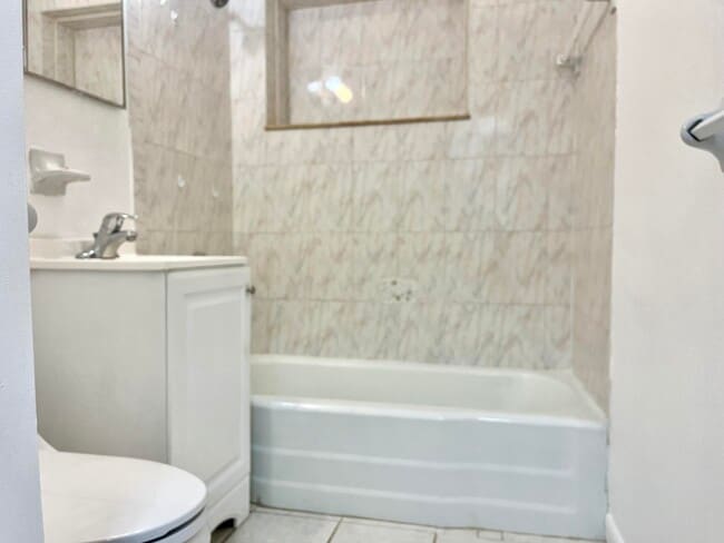 Building Photo - 395 Schoolhouse Ln