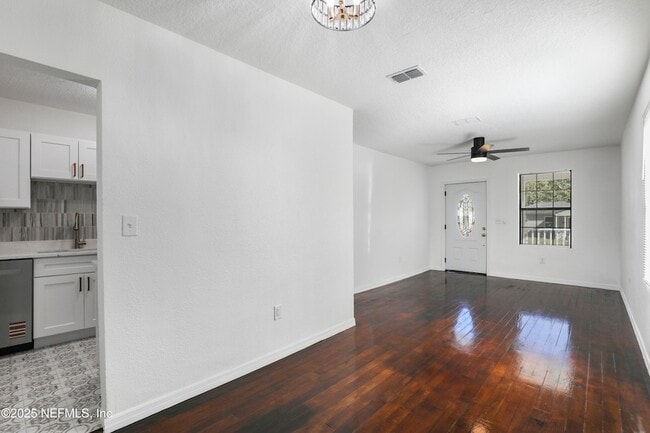 Building Photo - 5246 Sunderland Rd