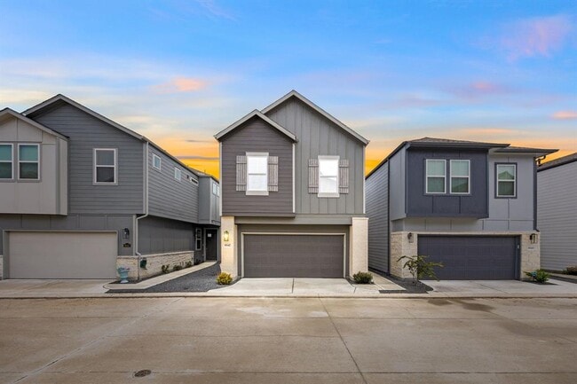 Primary Photo - 9947 Storehouse Dr