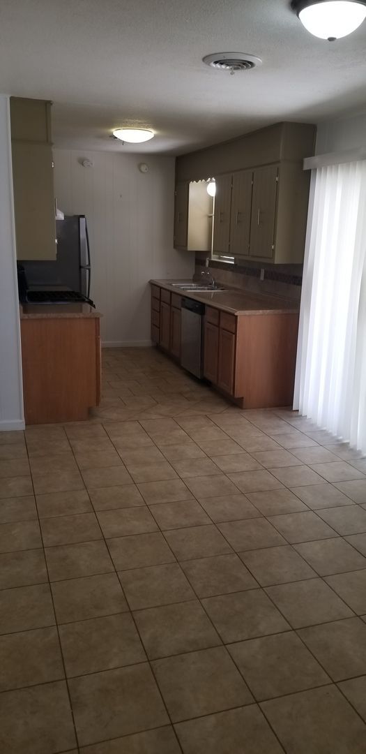 Building Photo - Super cute 3/1.5