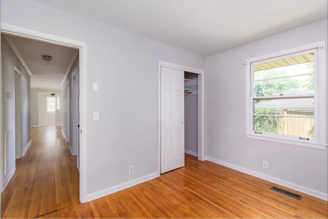 Building Photo - 260 Binkley Dr