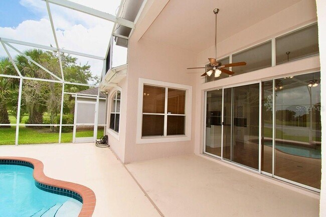Building Photo - 1707 Golfview Dr