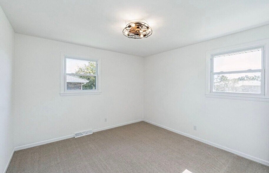Building Photo - 114 Hankins Dr