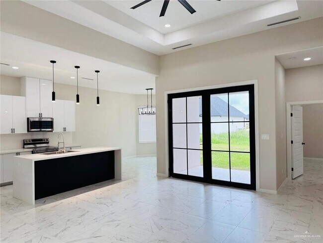 Building Photo - 1020 W Solaris Ln