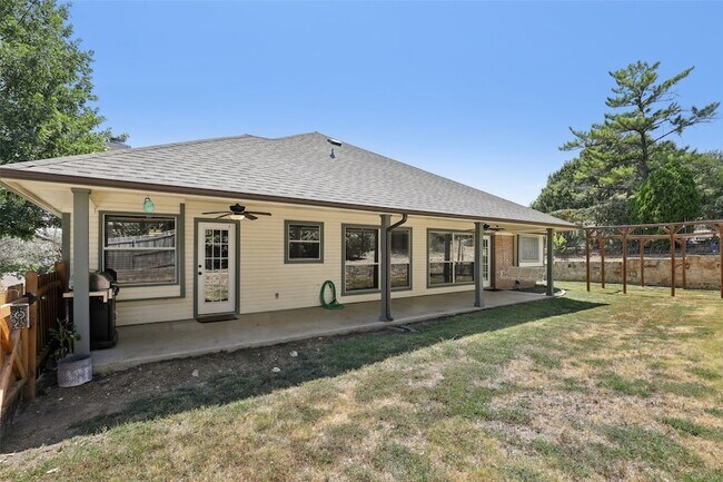 Building Photo - 7512 Woodside Hl