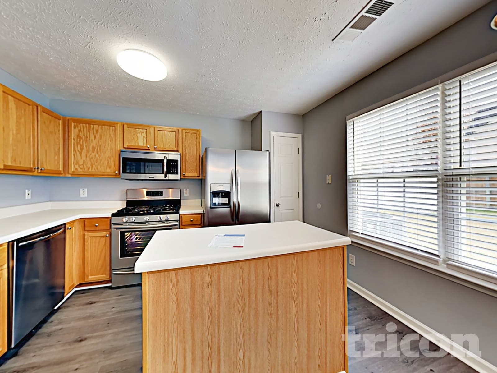 Building Photo - 242 Oak Grove Way