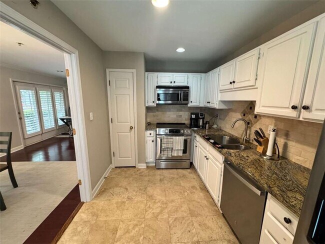 Building Photo - 3201 Lenox Rd NE