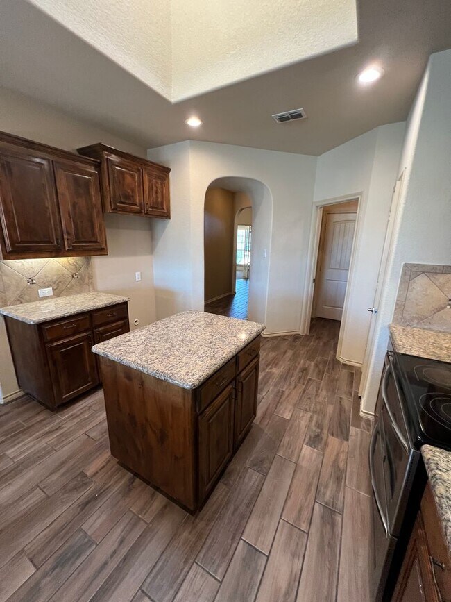 Building Photo - 1213 Ashley Dr