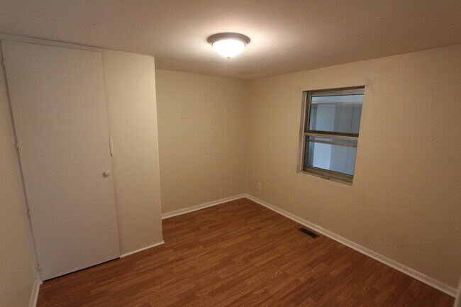 Building Photo - 3915 Foster Dr