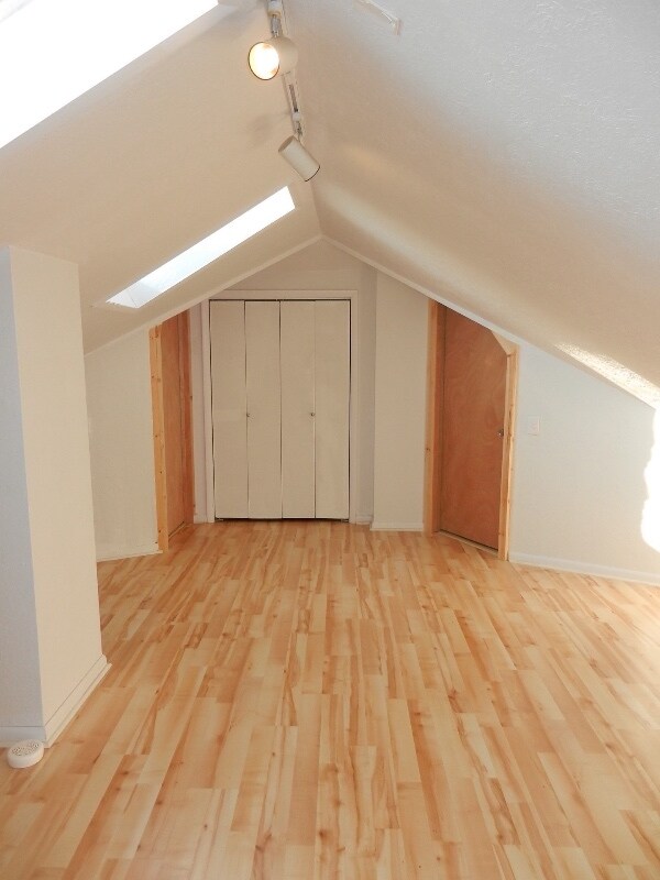 Building Photo - 632 S Loomis Ave