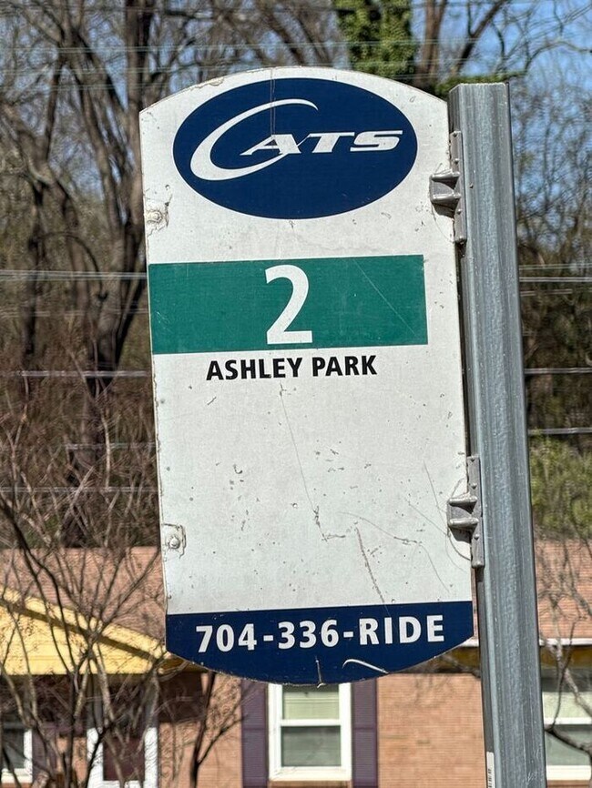 Building Photo - Gorgeous Renovated 3 Bedroom Brick Ranch