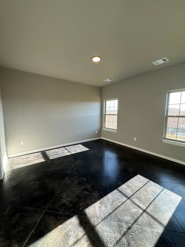 Building Photo - Brand New Construction 4/2/2 Located in Gl...