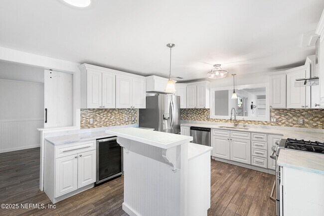 Building Photo - 370 10th St