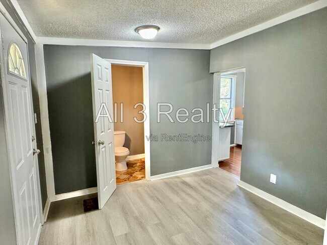 Building Photo - 208 Bradley Dr