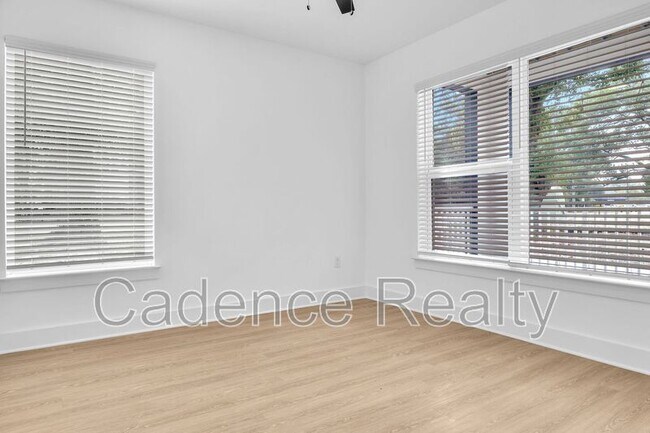 Building Photo - 610 S Kerr Ave