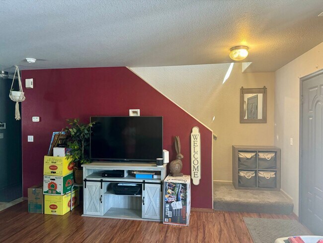 Building Photo - Cozy 3 Bedroom home close to Powers Blvd