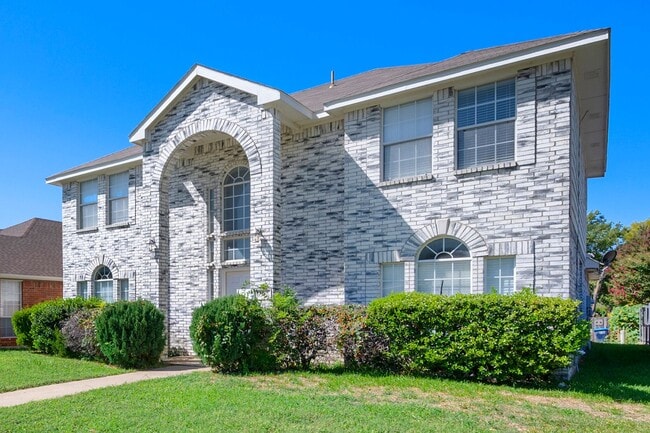 Building Photo - 6917 Club Creek Dr