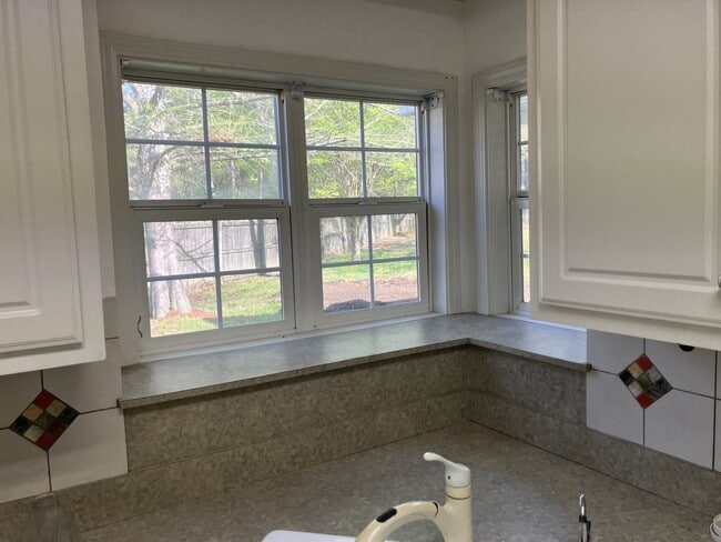 Building Photo - 114 W Shore Dr