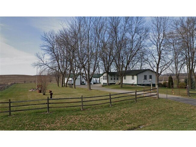 Building Photo - 724 6th St N