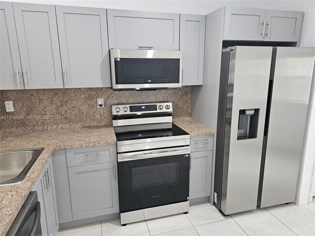 Building Photo - 2911 SE 13th Ave