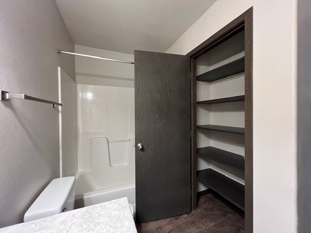 Building Photo - 4131 Parkview Dr