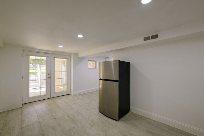 Building Photo - Charming & Renovated Petworth Rowhouse with Parking -  Available Now!