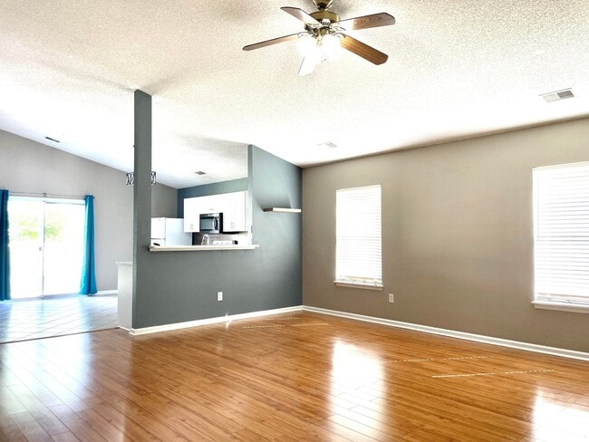 Building Photo - Lovely One Story Home