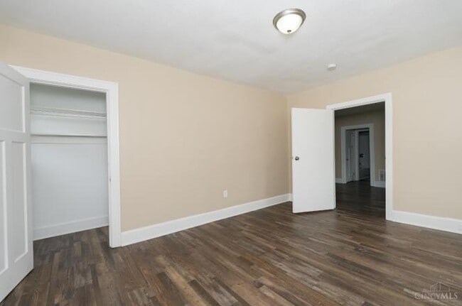 Building Photo - Bright 1-Bed in Clifton — Hardwood Floors, Off-Street Parking, Water Included